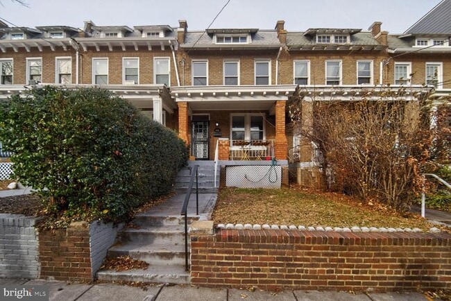 Building Photo - 632 Franklin St NE