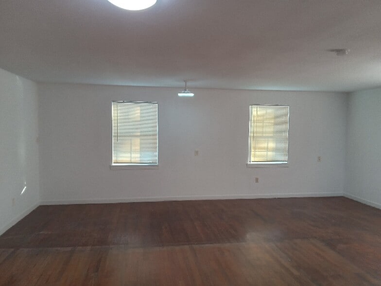 Building Photo - 207 E Grand Ave