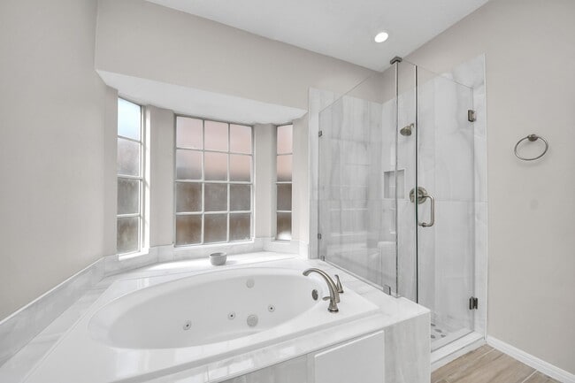 Building Photo - 1335 Crescent Pkwy Ct