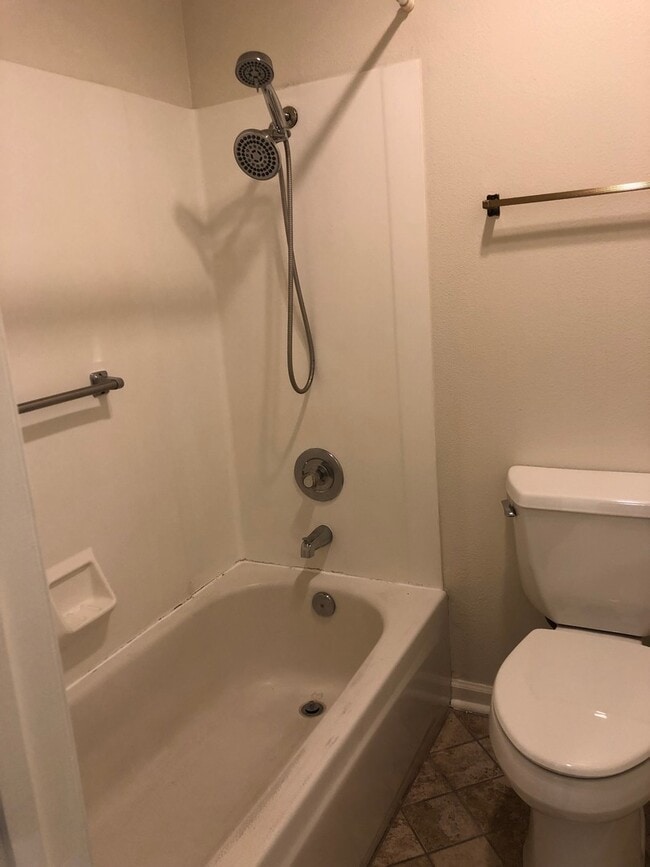 Building Photo - First floor condo!