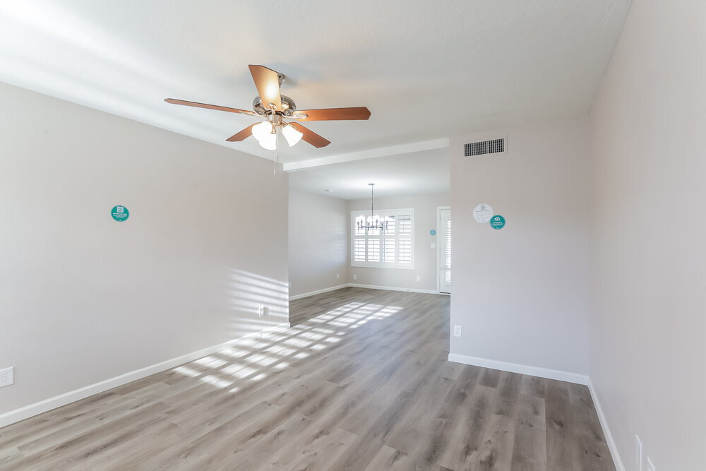 Building Photo - 8402 S 15th Way