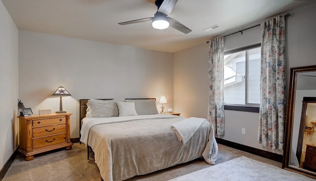 Building Photo - Well-kept Townhome for Rent in Bozeman! Near Parks, Schools and Trails.