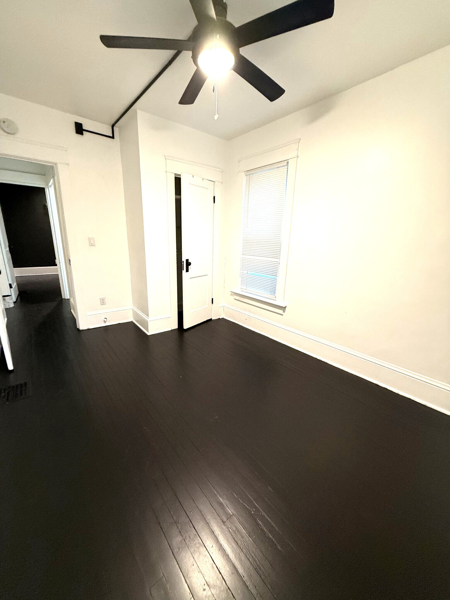 Building Photo - 731 E 28th St