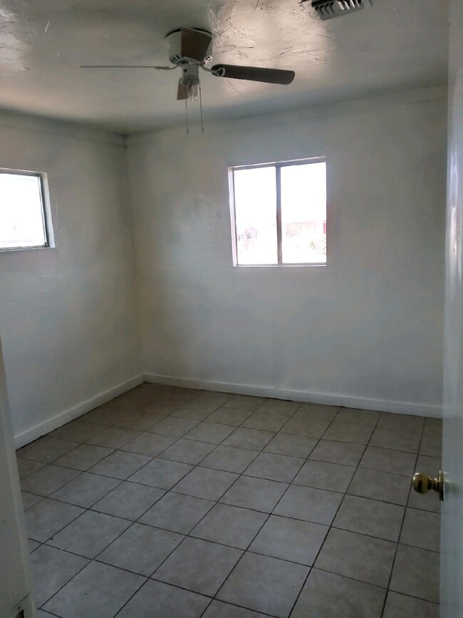 Building Photo - 367 E Borre Ave