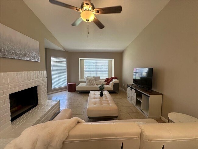 Building Photo - 10627 Sandpiper Dr