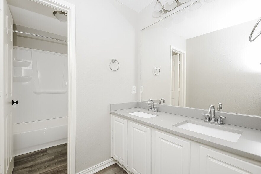 Building Photo - 8212 French Quarter Ln