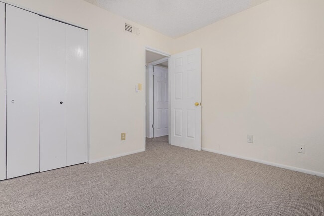 Building Photo - 1029 E Bendix Dr