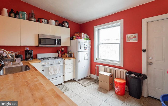 Building Photo - Spacious 4BR Home Steps from Frankford Ave | Private Patio + Tons of Natural Light