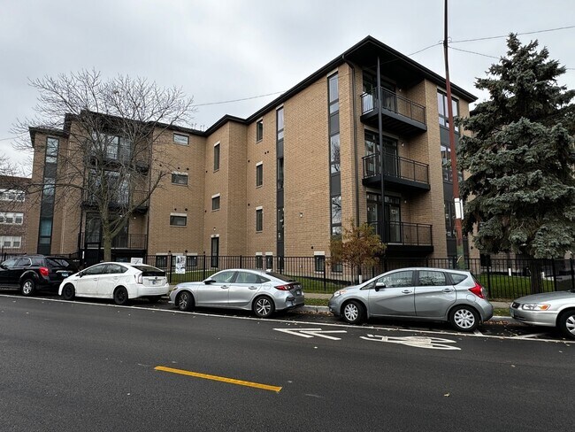 Primary Photo - 7430 N Hermitage Ave