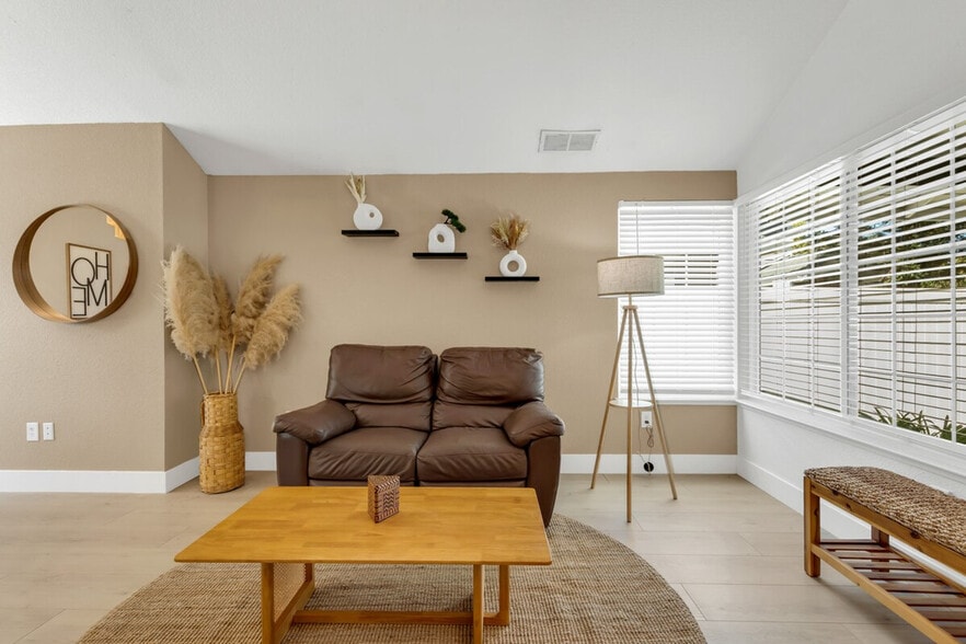 Building Photo - 8004 Caymus Dr