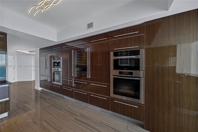 Building Photo - 2711 S Ocean Dr