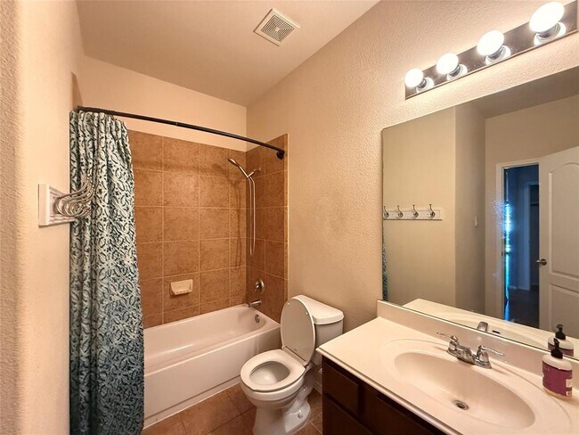 Building Photo - 2701 Pedernales Falls Dr