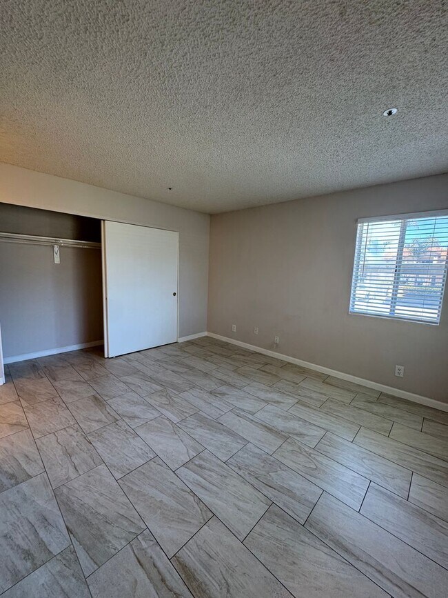 Building Photo - Comfortable Condo Living in Santa Maria