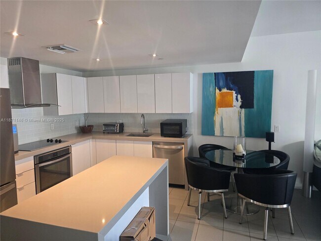 Building Photo - 1600 NE 1st Ave