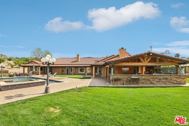 Building Photo - 27048 Triumph Ave