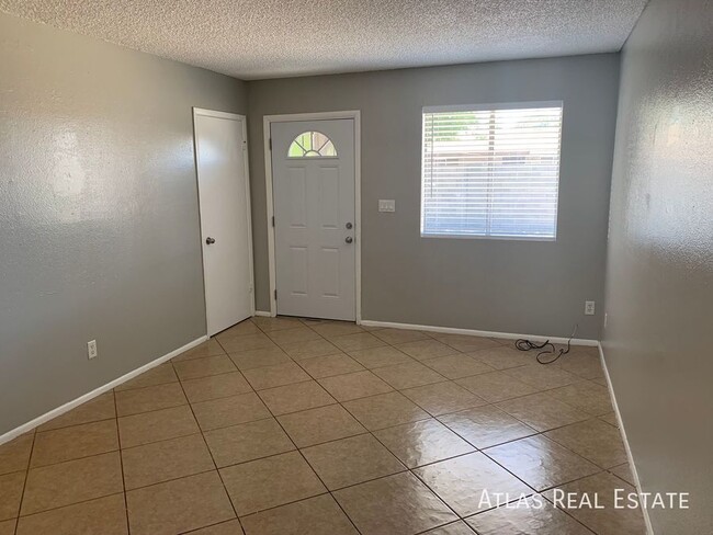 Building Photo - ***2 Weeks Free***: 2/1 BATH NEAR GLENDALE...