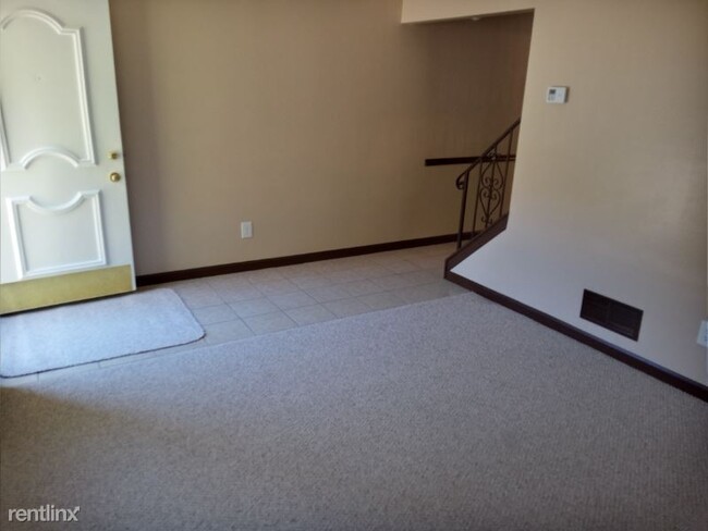 Building Photo - 2 br, 1.5 bath Condo - Peppertree Ln Condo