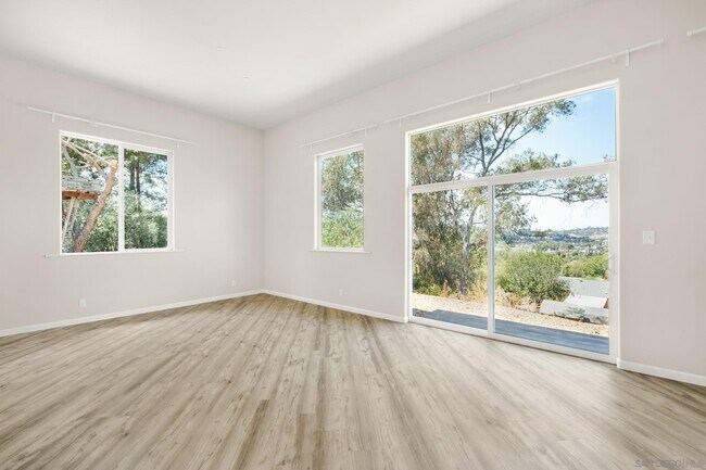Building Photo - 9427 Vista Dr