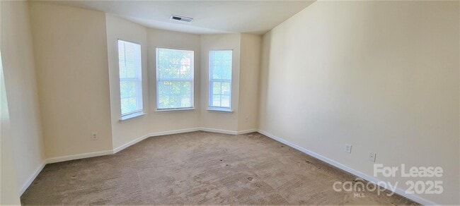 Building Photo - 915 Par One Ct