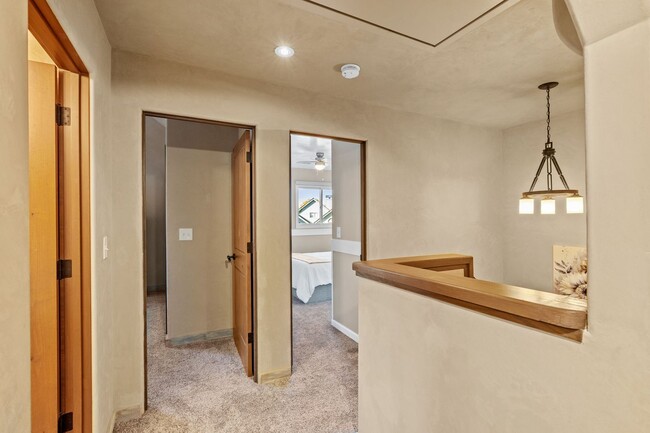 Building Photo - Gorgeous Furnished 2-Bed, 2-Bath Townhouse...
