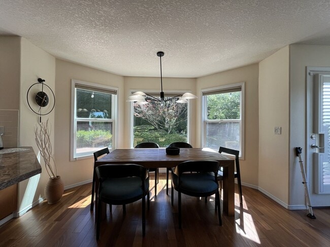 Building Photo - Stunning Bull Mountain Home with Gourmet Kitchen & Luxurious Primary Suite Retreat