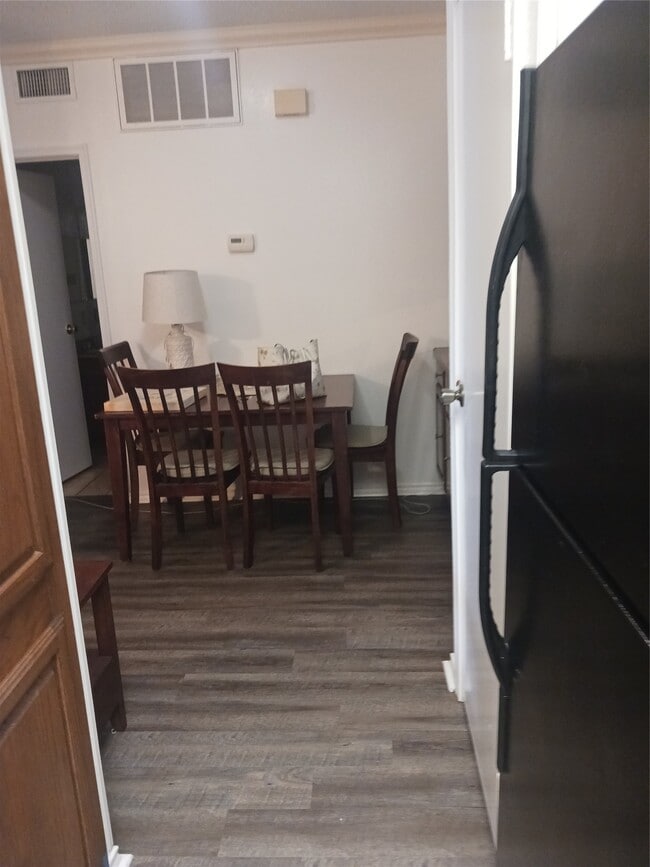 Building Photo - 921 Marine Dr