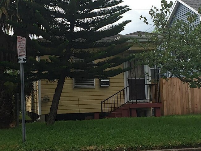 Primary Photo - 723 Winnie St