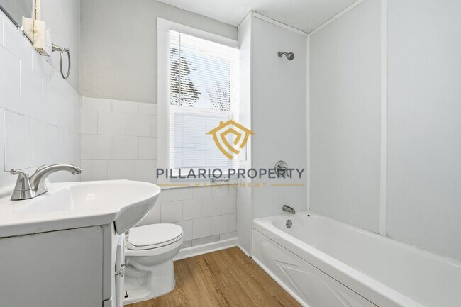 Building Photo - $500 OFF MOVE-IN SPECIAL!!! 4 Bedroom home in Near Downtown Indy! Available Now!