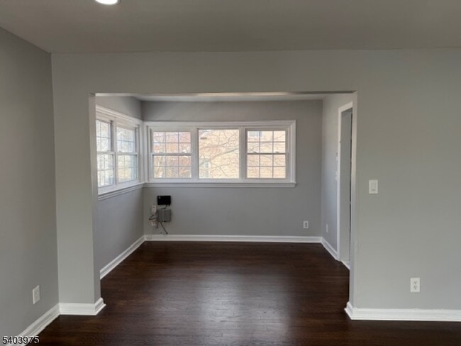 Building Photo - 10-06 1st St