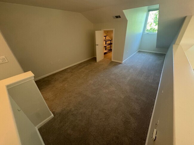 Building Photo - 2 bedroom | 2 bathroom | Upstairs loft | L...