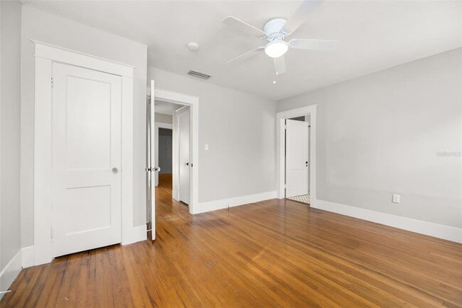 Building Photo - 2119 E Crooked Lake Dr