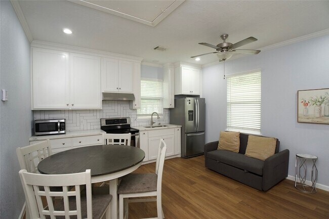 Building Photo - 3710 Yellowstone Blvd