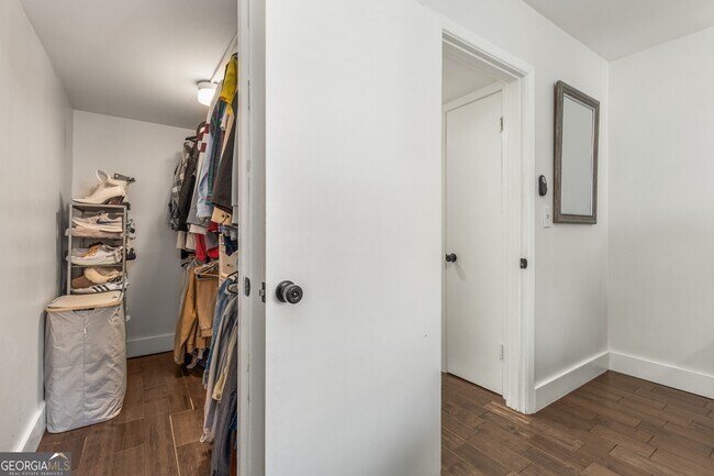 Building Photo - 100 Biscayne Dr NW