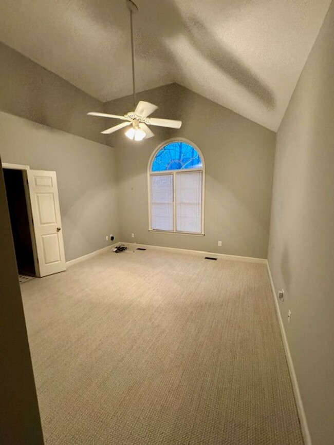 Building Photo - Beautiful 3 Bedroom, 2 Bathroom Home in No...