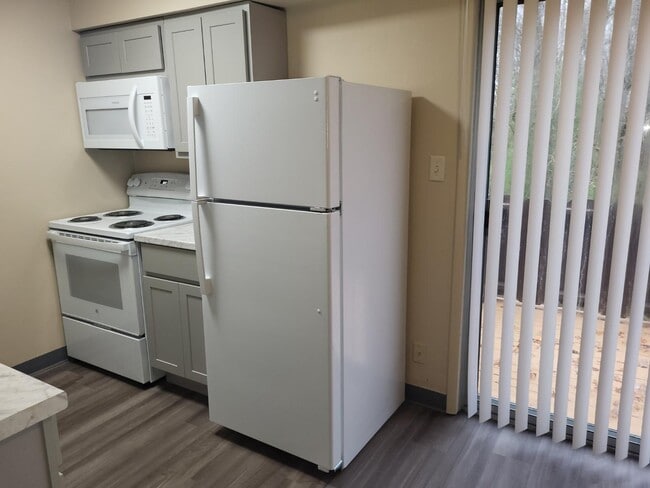 Building Photo - 20-32 Church St - 32-11