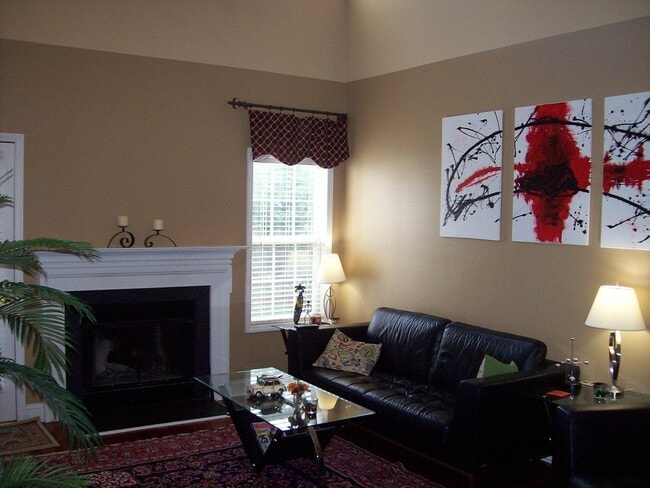 Building Photo - 5024 Village Lawn Dr