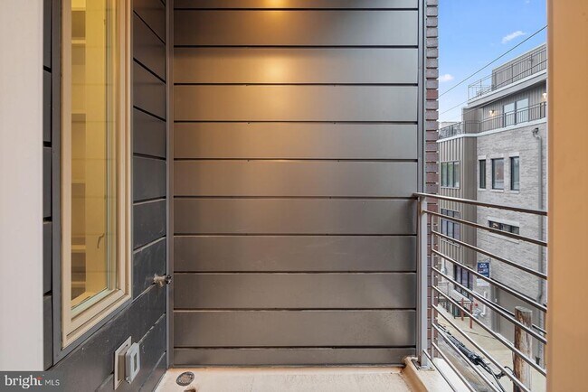 Building Photo - 1332 Kater St