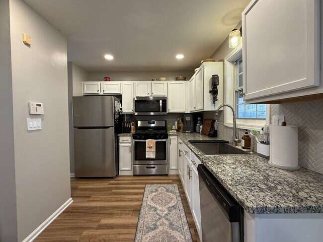 Building Photo - 2317 Kissing Tree Ln SE