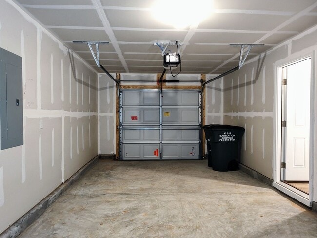 Building Photo - Gorgeous , New Townhome  located in Mallar...