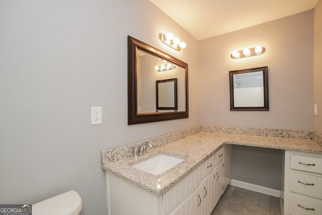 Building Photo - 6513 Mitchell Ln SW