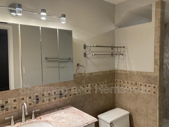 Building Photo - 267 Sioux Ct