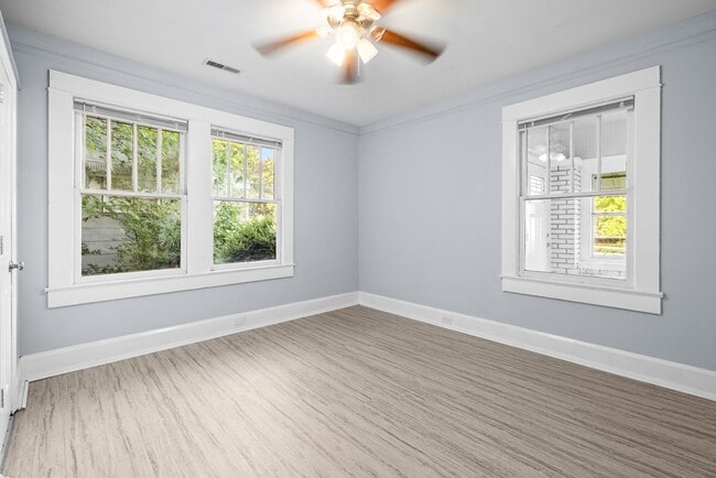 Building Photo - Beautiful 3 Bedroom 2 Bath