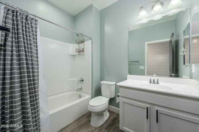 Building Photo - 542 E Bamboo Ln