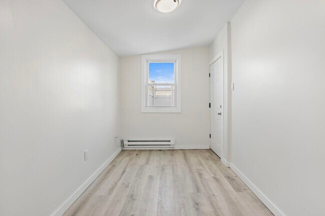 Building Photo - 600 67th St