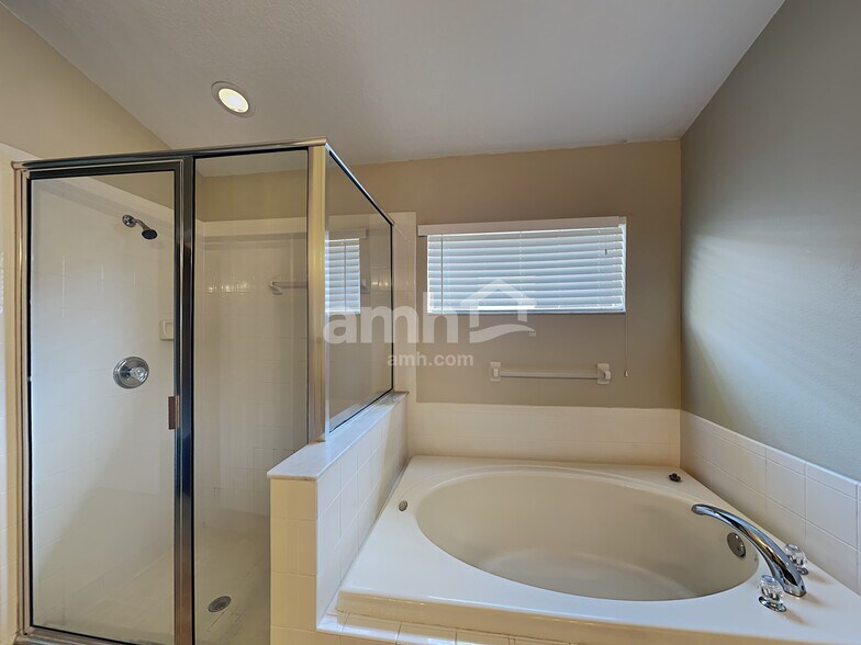 Building Photo - 7014 Monarch Park Dr