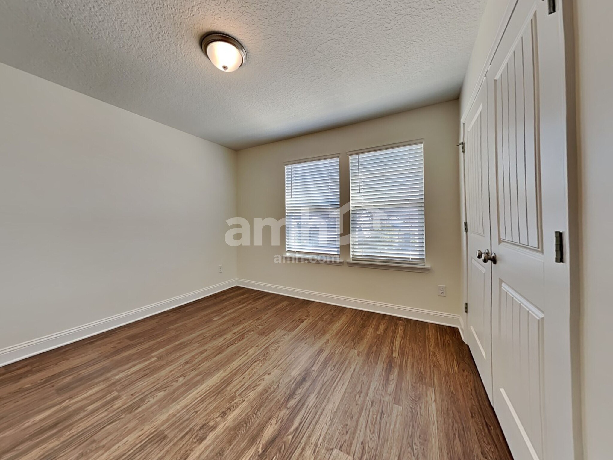 Building Photo - 3120 Creek Village Ln