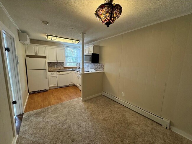 Building Photo - 40-40 Freebody St