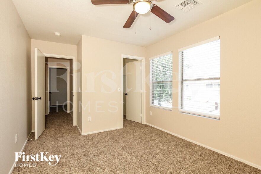 Building Photo - 2127 S Luther