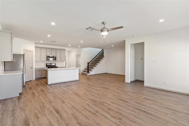 Building Photo - 29318 Hoelzen Holw Dr