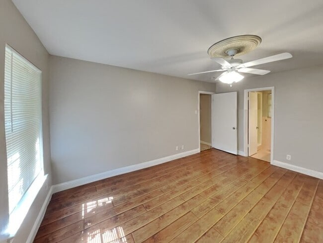 Building Photo - No Application Fee* Plus $250 Off First 2 ...